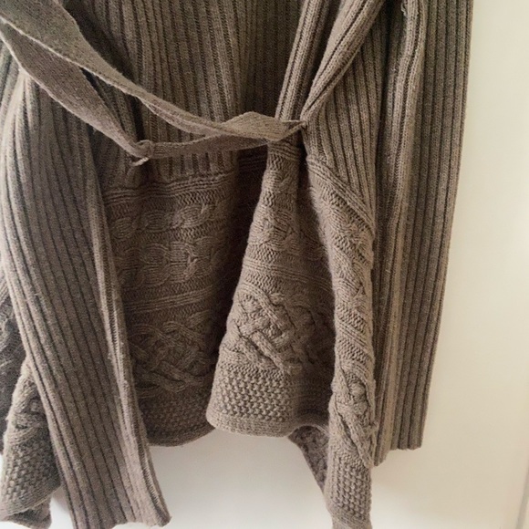 BCBG chunky belted sweater size M - Picture 5 of 7
